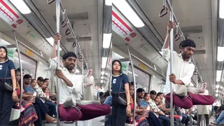 Man’s Pole Stunt In Delhi Metro Gets Divided Reactions: Video Goes Viral | WATCH